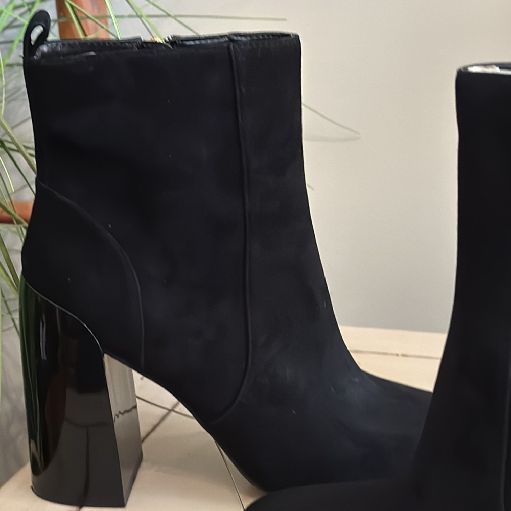 Vince Camuto Women’s Enverna Ankle Boot w/High Gloss Monochromatic Heel, Size 10 - Picture 13 of 16